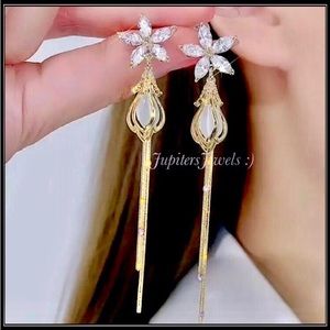 NEW GOLD ORNATE LILY TULIP BUD FLOWER CHAIN FLOWER DANGLE EARRINGS